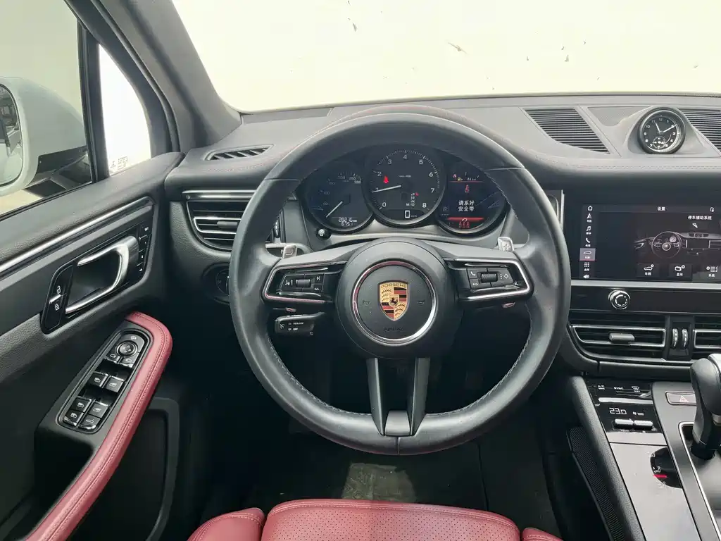 Porsche Macan — миниатюра 9