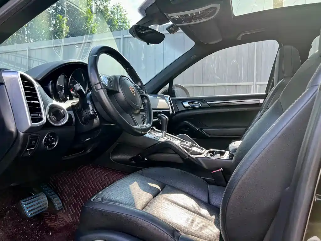 Porsche Cayenne — миниатюра 9