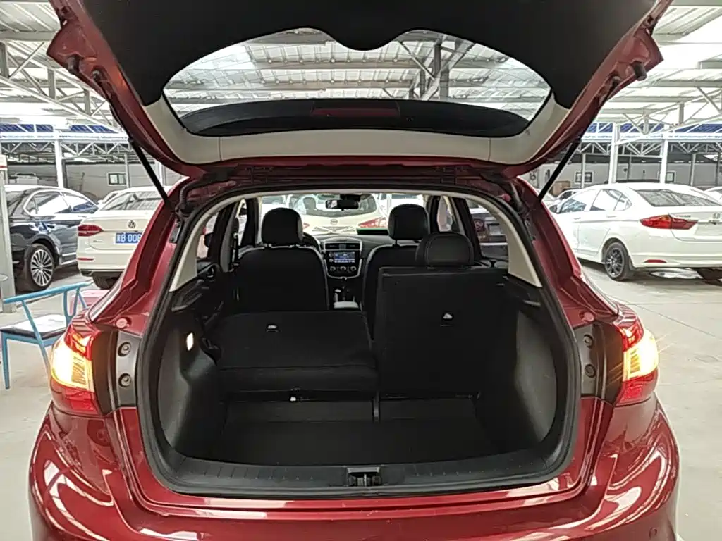 Nissan Tiida — миниатюра 19