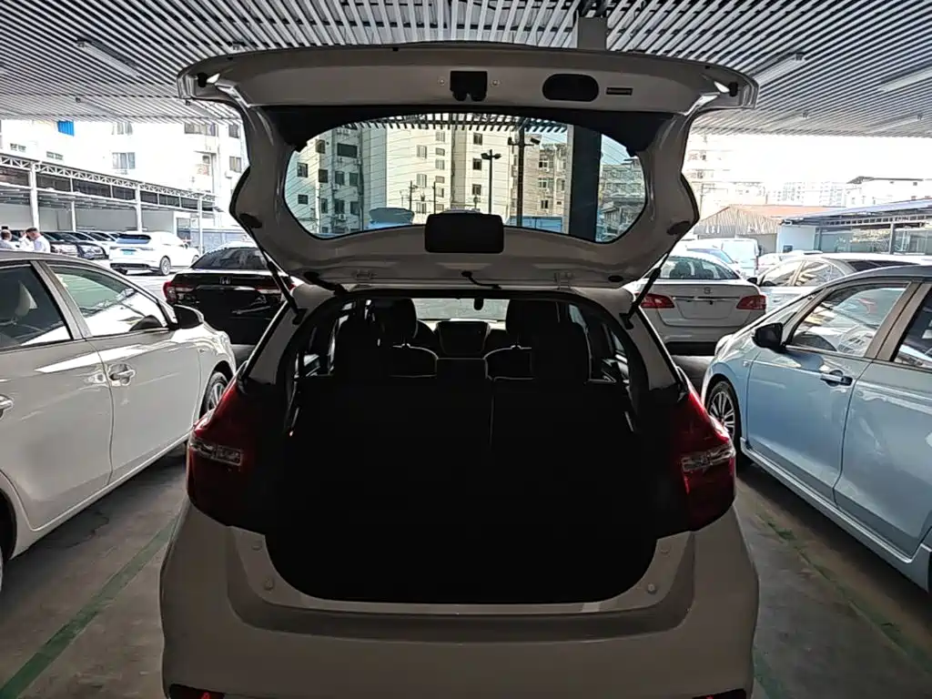 Toyota Yaris L — миниатюра 19