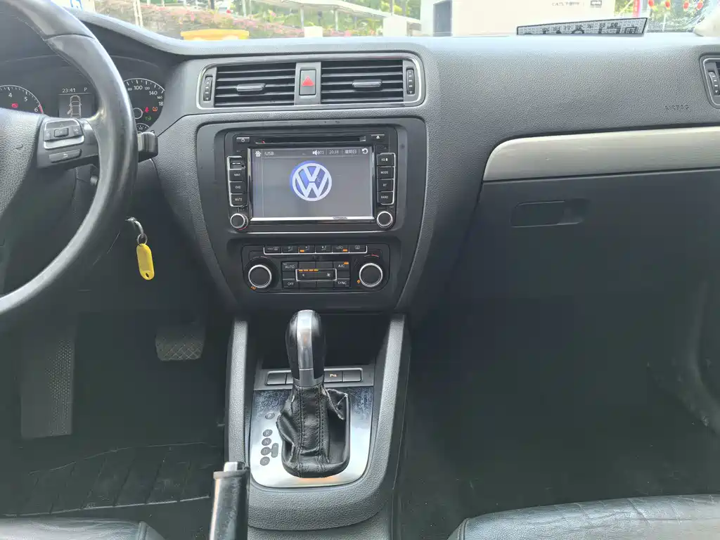 Volkswagen Sagitar — миниатюра 12