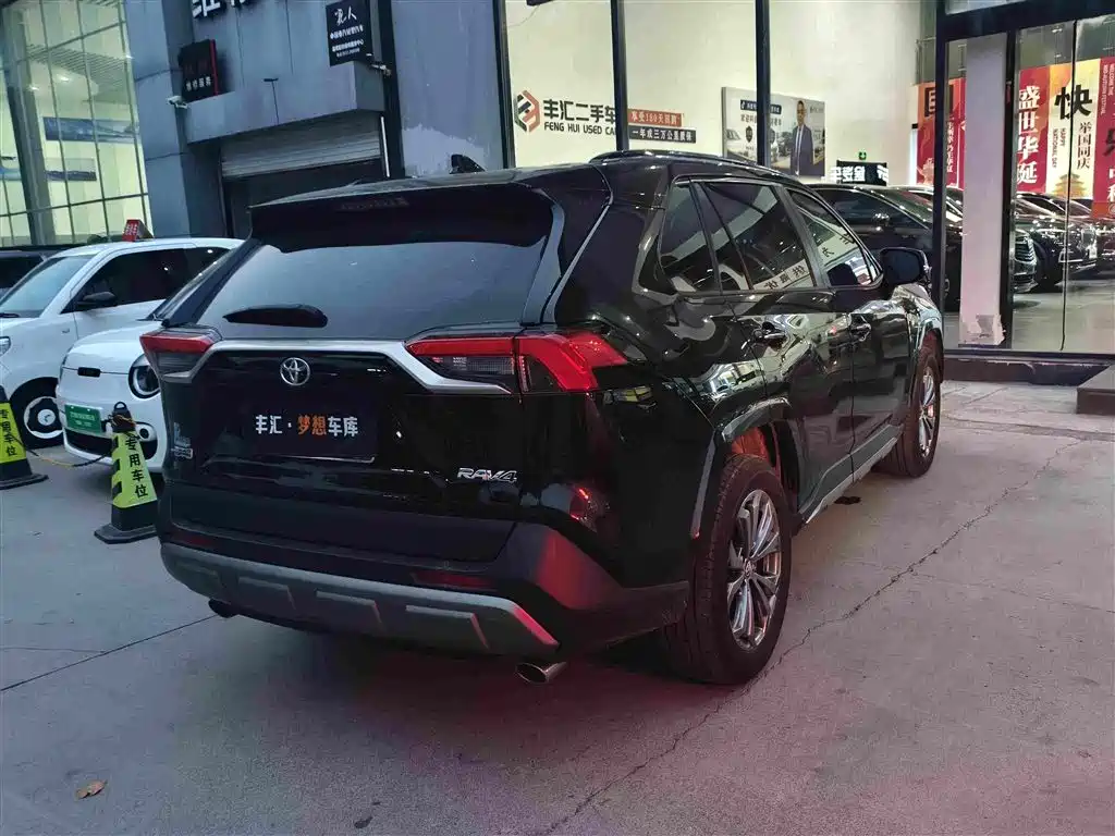 Toyota RAV4 — миниатюра 4