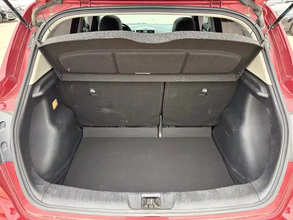 Nissan Tiida — миниатюра 18