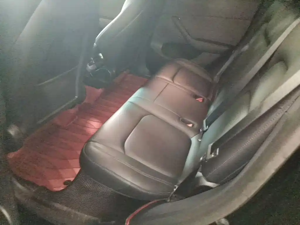 Tesla Model Y — миниатюра 17