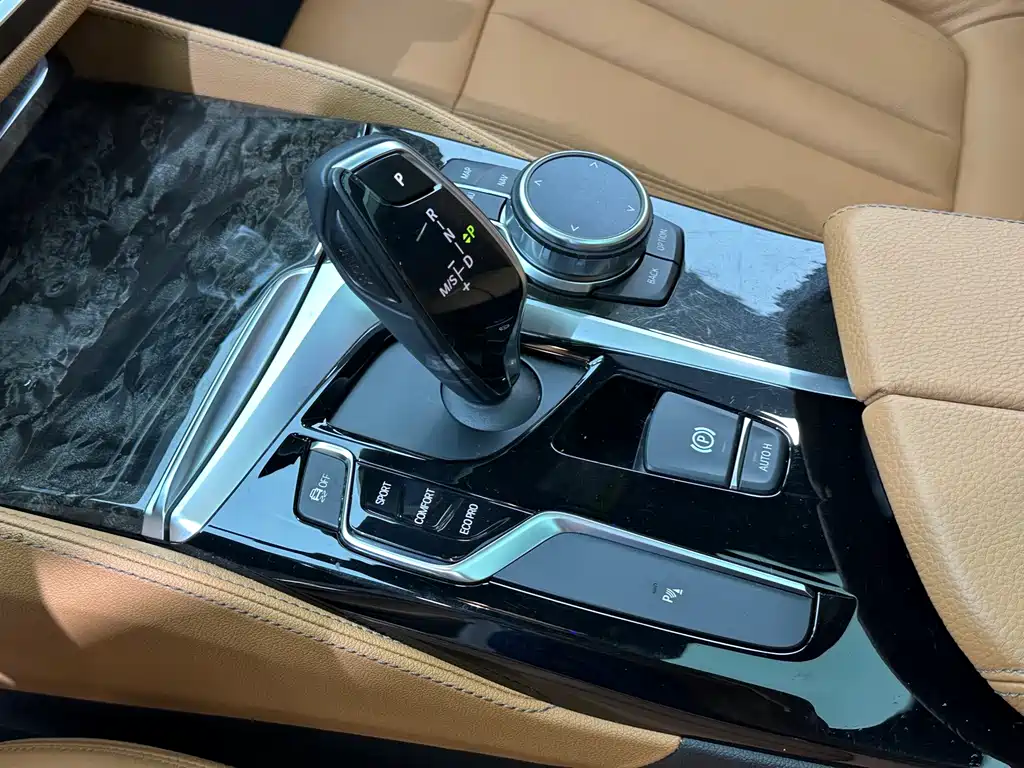 BMW 5 Series — миниатюра 13