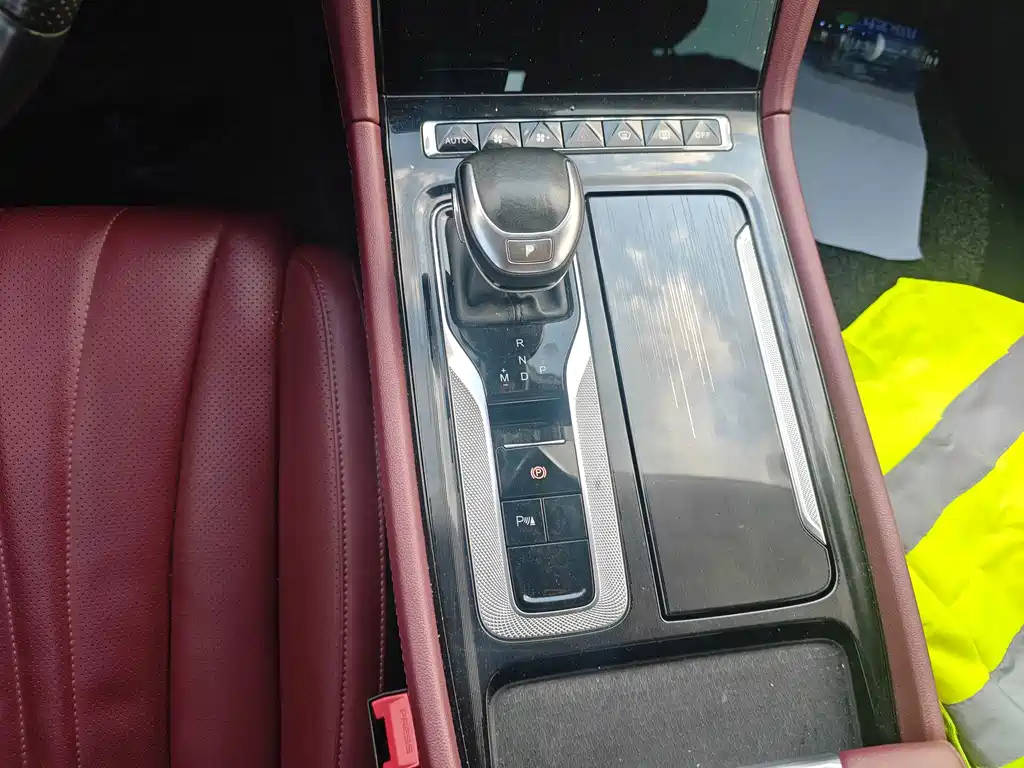 Hongqi Hongqi H5 — миниатюра 7