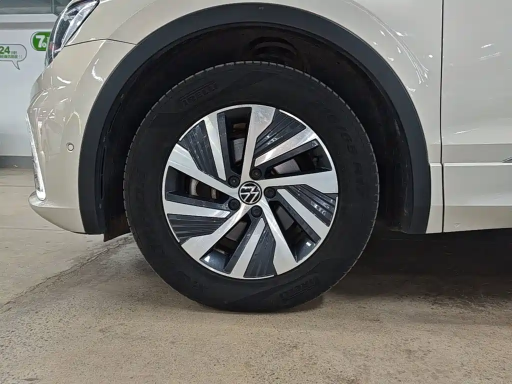 Volkswagen Tiguan L PHEV — миниатюра 23
