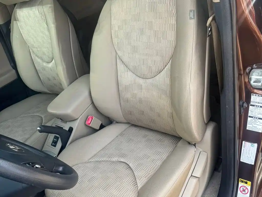 Toyota RAV4 — миниатюра 13