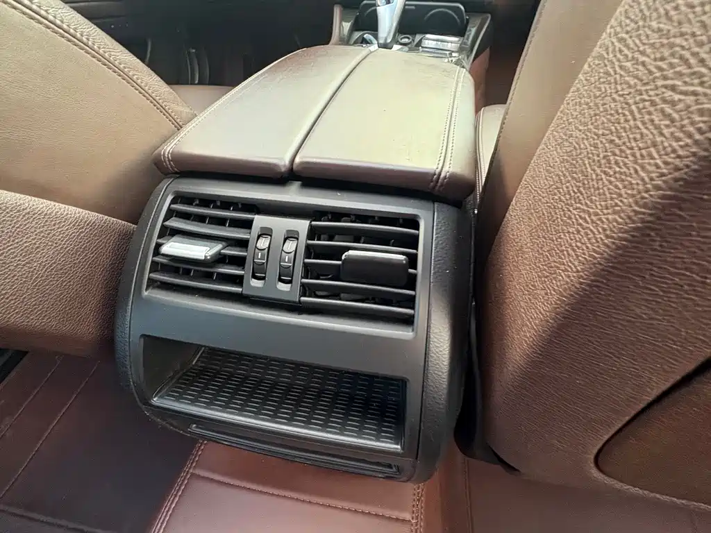 BMW 5 Series — миниатюра 12