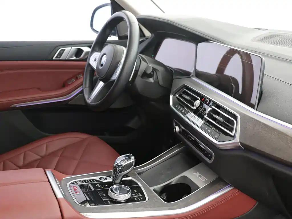 BMW X5 2022 xDrive 30Li Premium M Sport