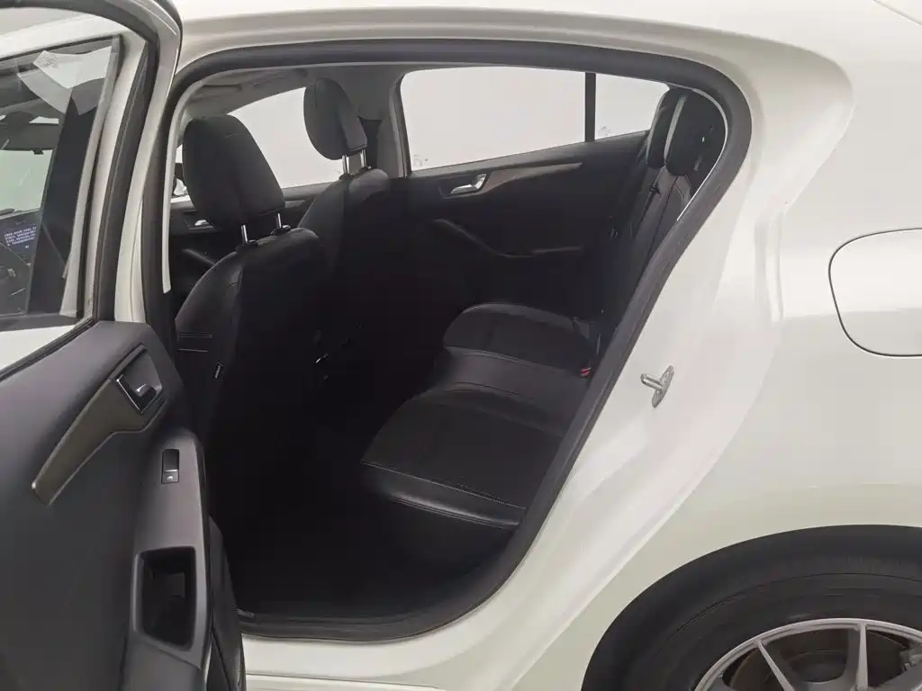Ford Focus — миниатюра 15