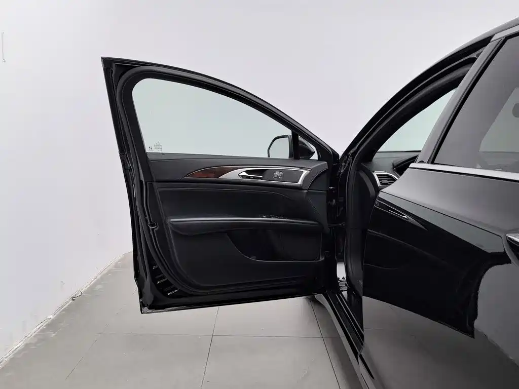 Lincoln MKZ — миниатюра 8