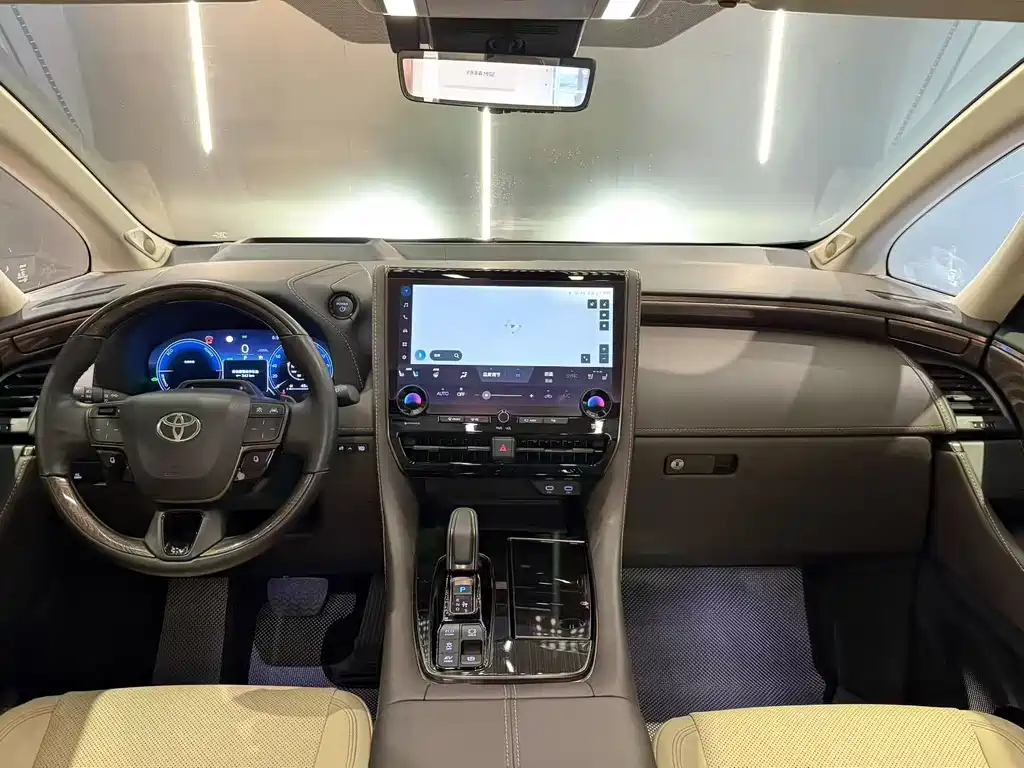Toyota Alphard — миниатюра 5