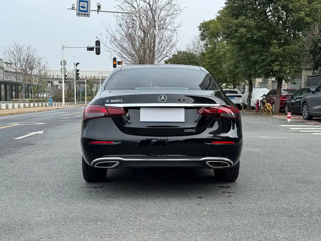 Mercedes-Benz E-Class — миниатюра 13