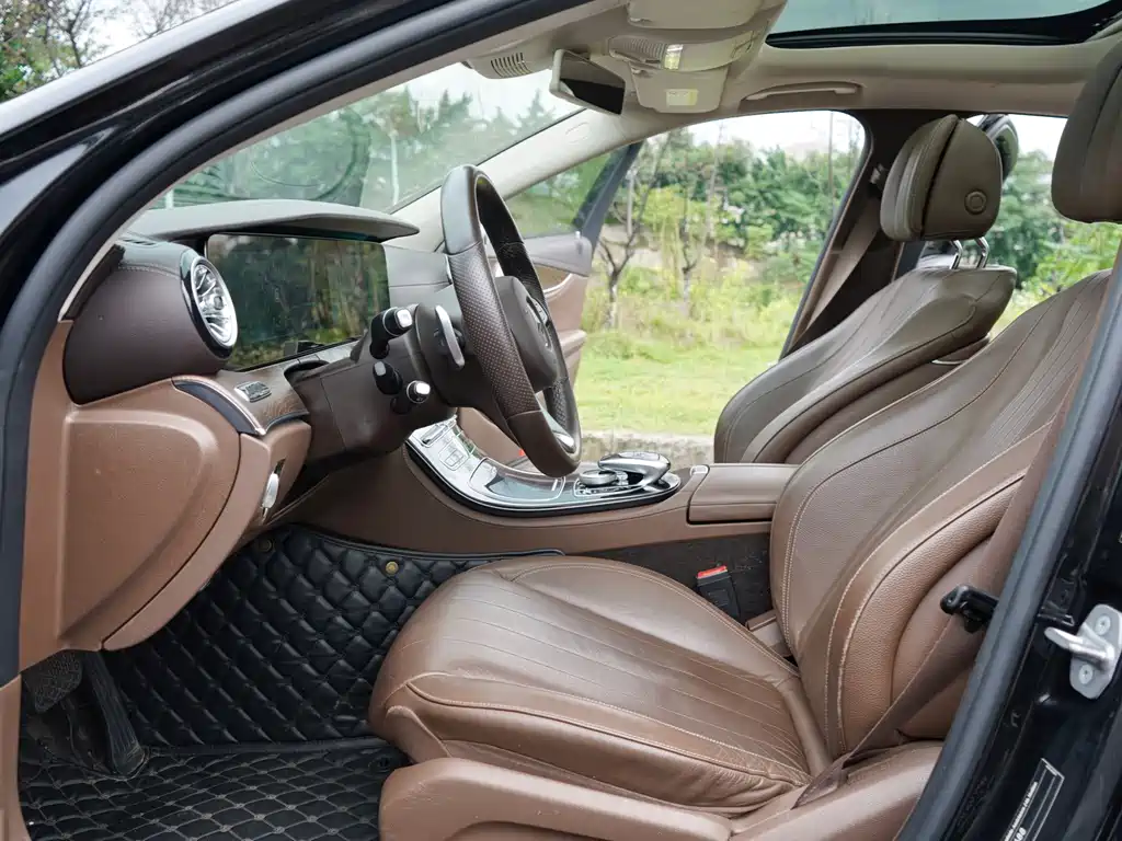 Mercedes-Benz E-Class — миниатюра 11