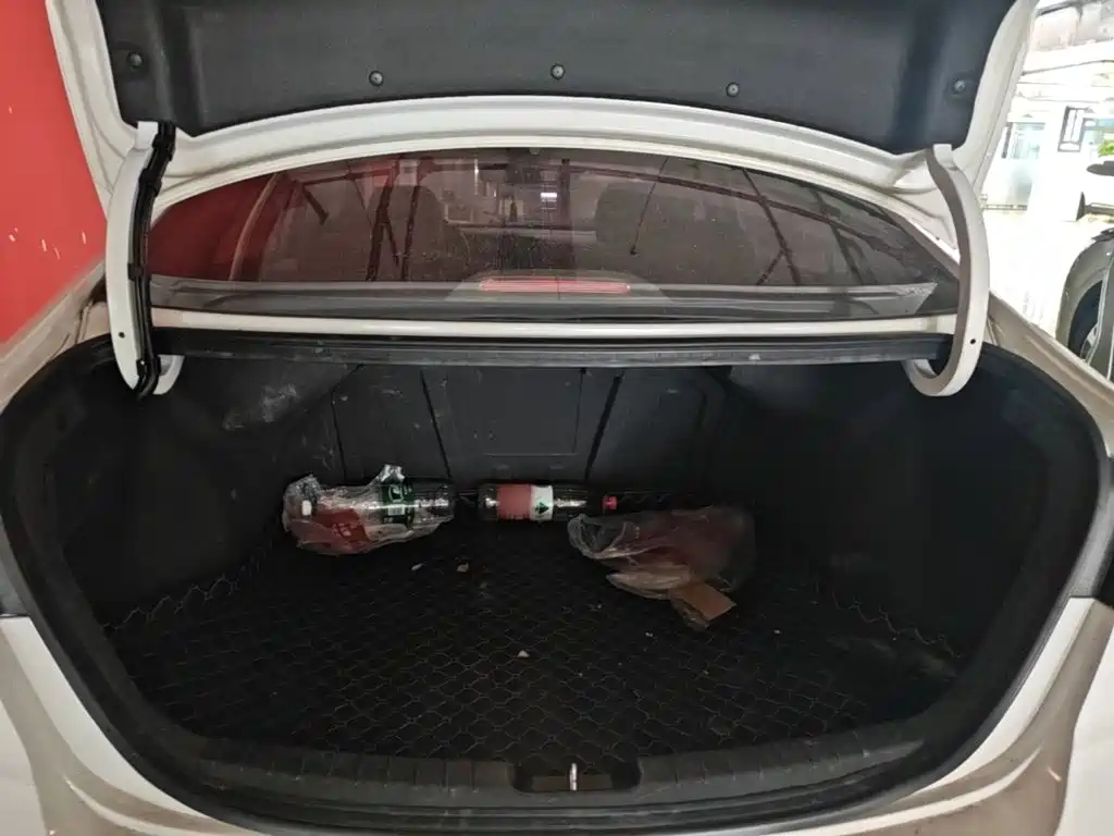 Hyundai Elantra — миниатюра 19