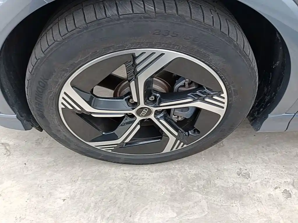 Audi Q4 e-tron — миниатюра 23