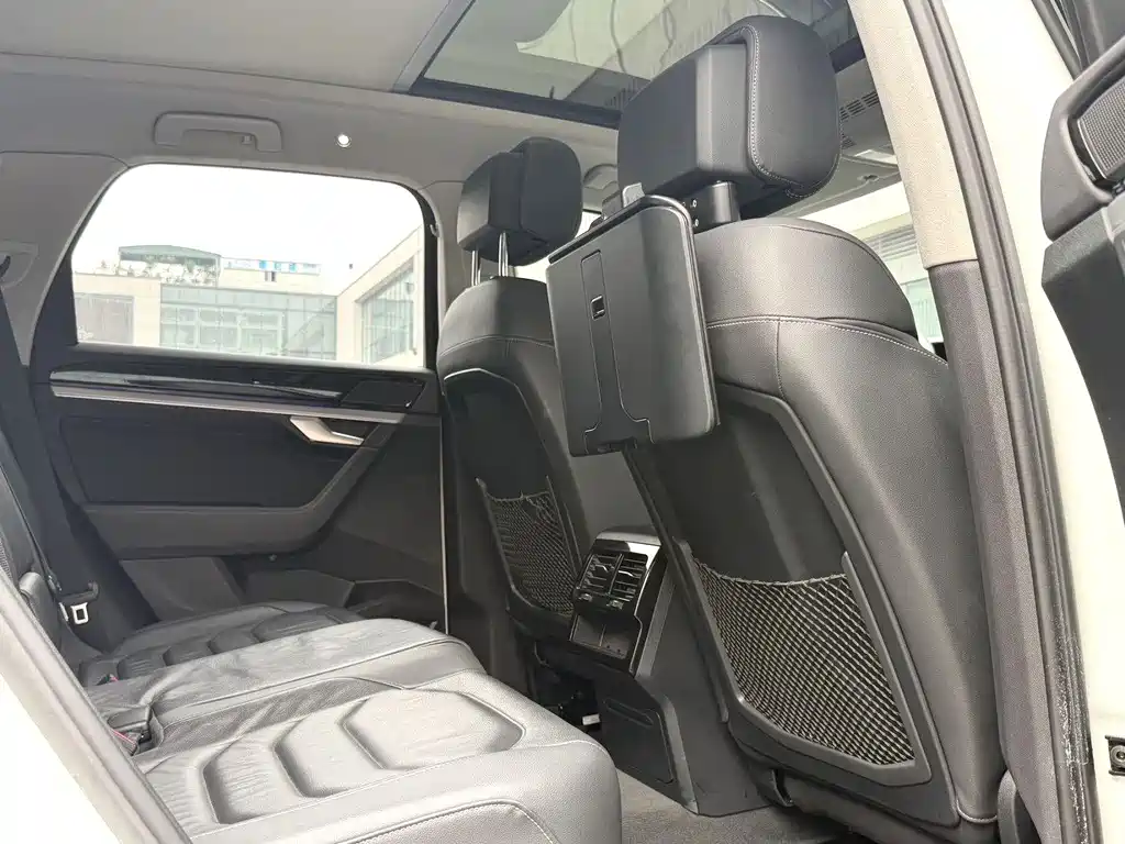 Volkswagen Touareg — миниатюра 8