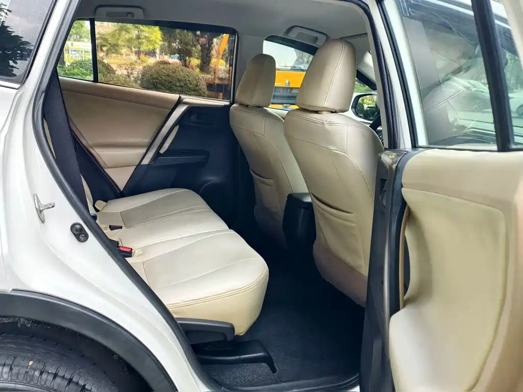 Toyota RAV4 — миниатюра 12