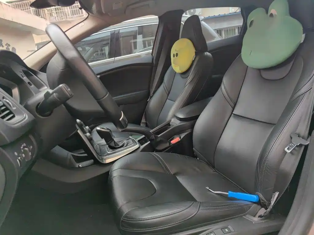 Volvo V40 — миниатюра 8