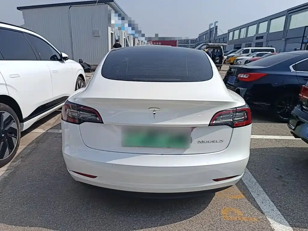 Tesla Model 3 — миниатюра 6