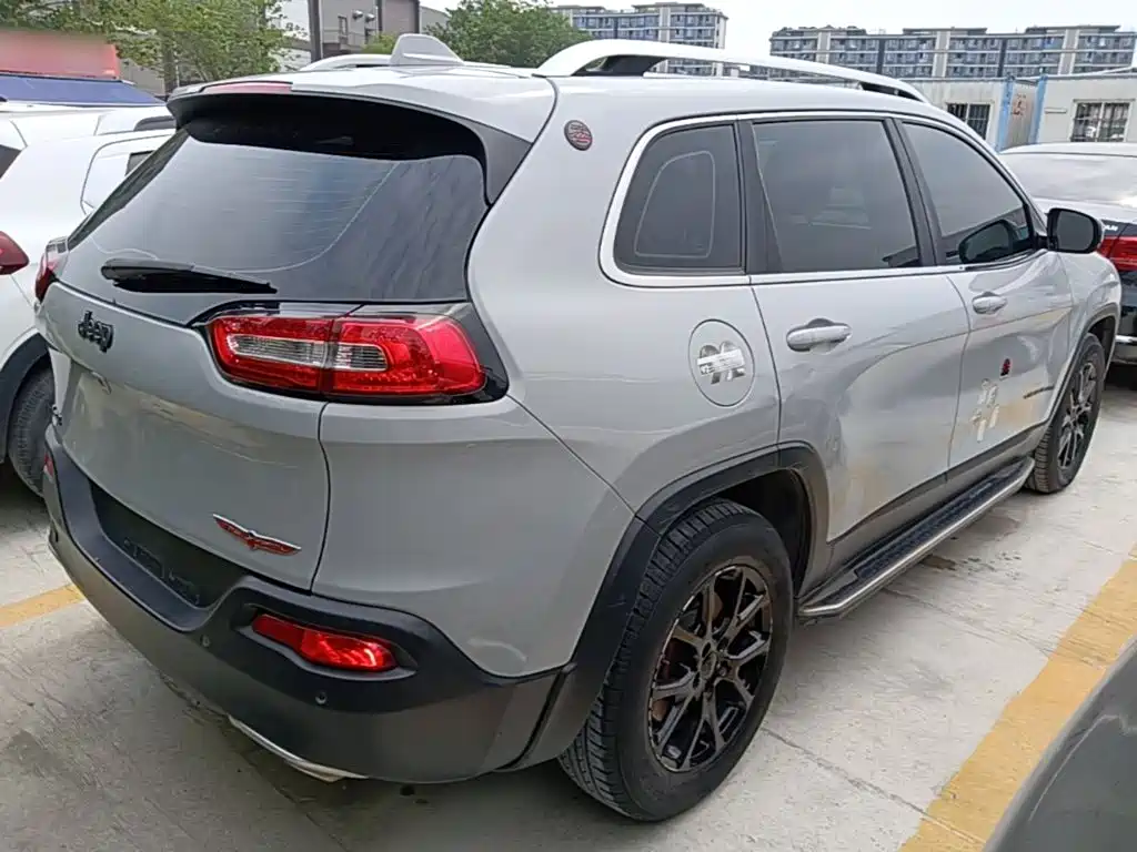 Jeep Cherokee — миниатюра 7