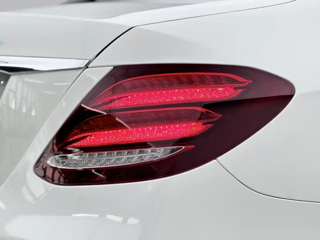 Mercedes-Benz E-Class — миниатюра 15