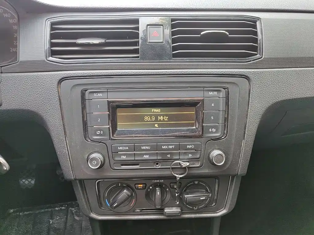 Volkswagen Santana — миниатюра 13
