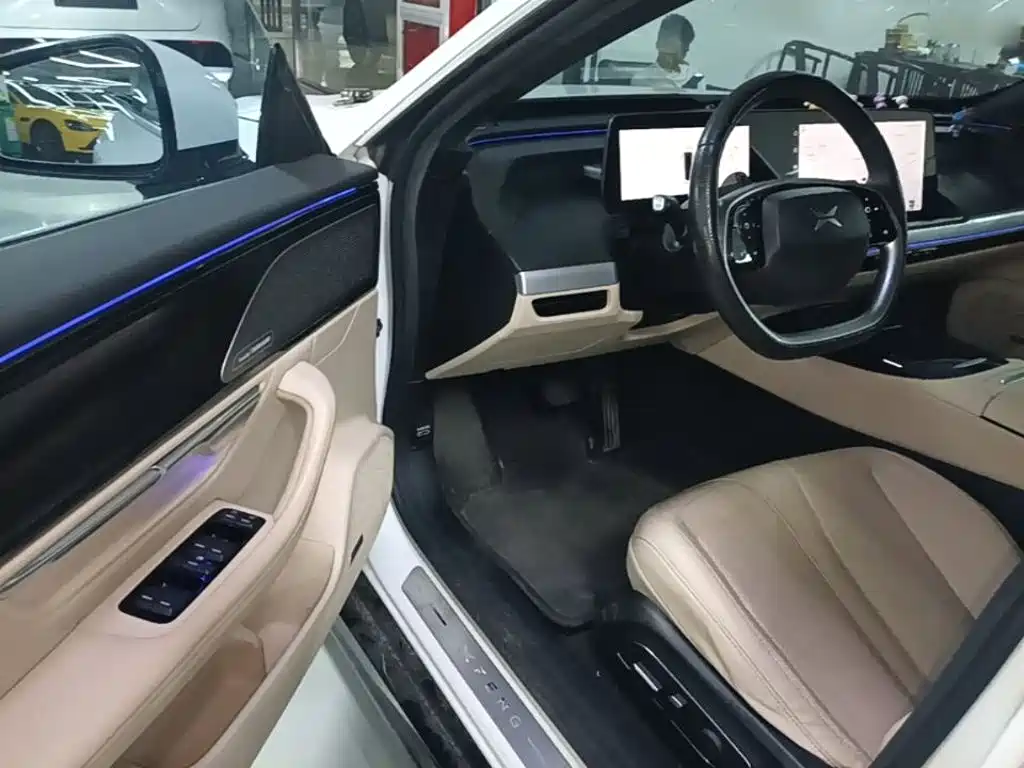 XPeng P7 — миниатюра 16