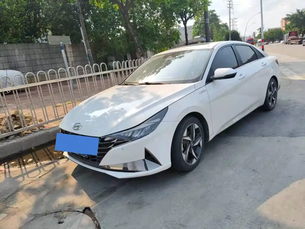 Купить Hyundai Elantra