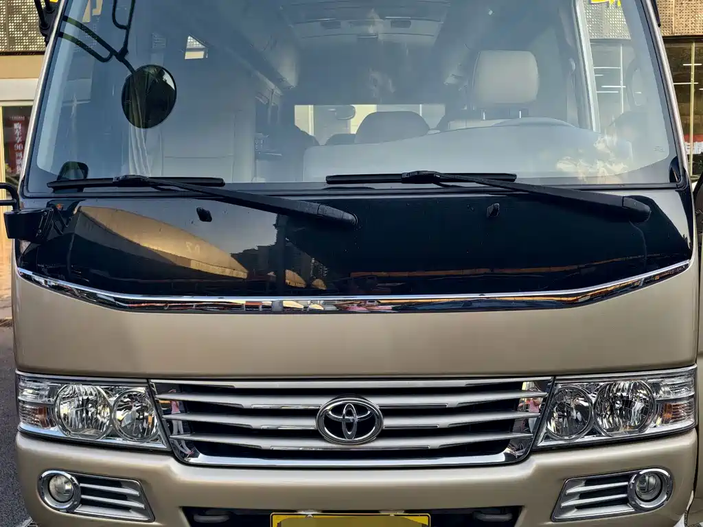 Toyota Coaster — миниатюра 3