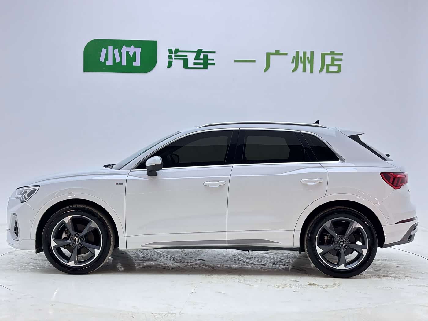 Audi Q3 1.4 л 2022 г. Белый, пробег 17000 км