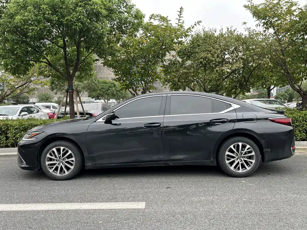 Lexus ES — миниатюра 7