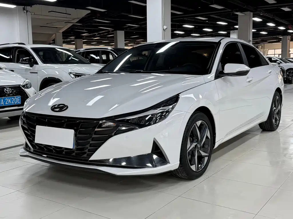 HYUNDAI ELANTRA