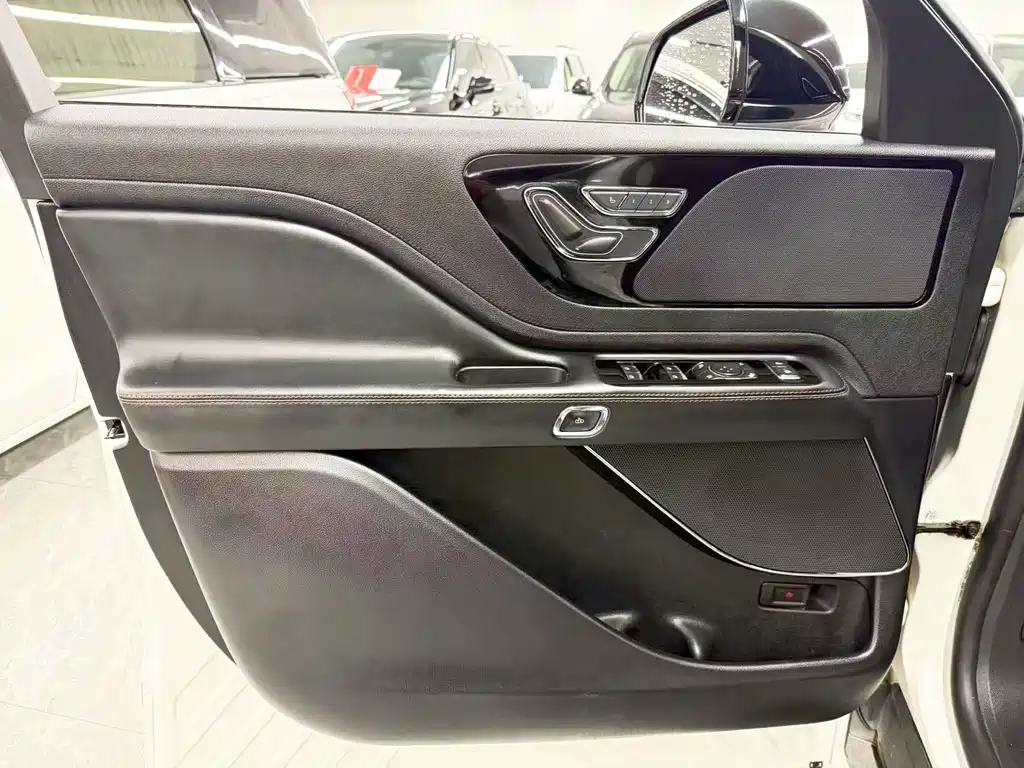 Lincoln Aviator — миниатюра 10