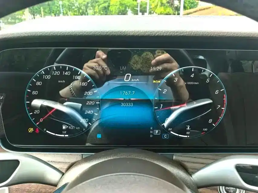 Mercedes-Benz E-Class — миниатюра 5