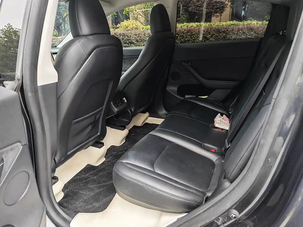 Tesla Model Y — миниатюра 14