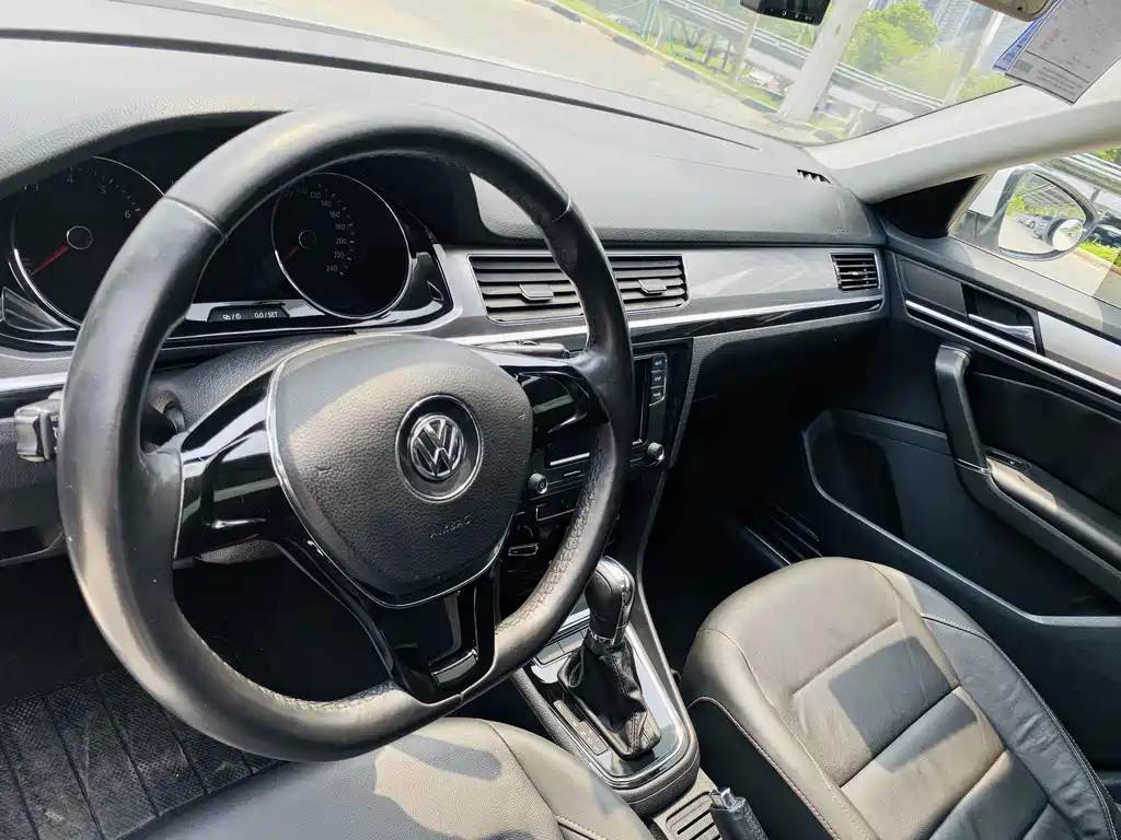 Volkswagen Bora 2016 1.6L AT Comfort