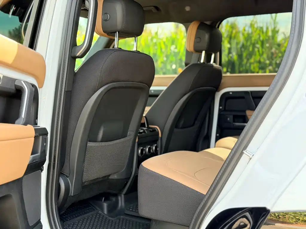 Land Rover Defender — миниатюра 8