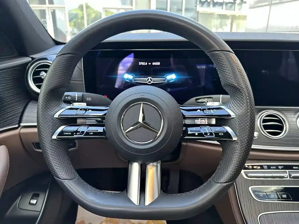 Mercedes-Benz E-Class — миниатюра 41