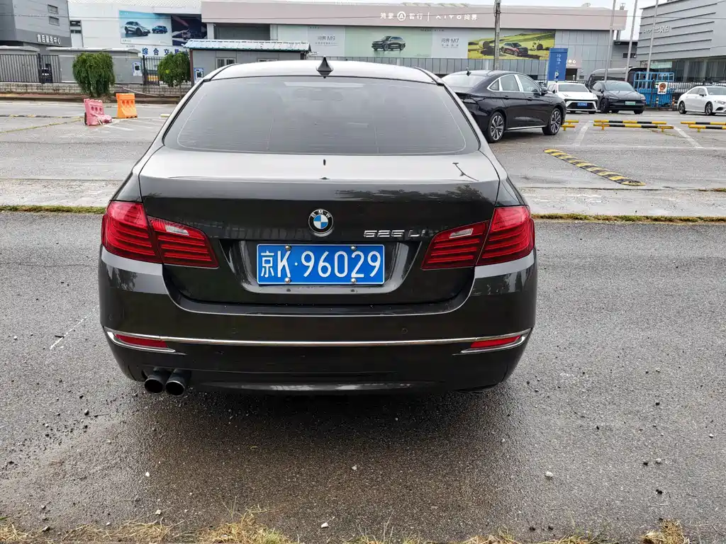BMW 5 Series — миниатюра 6