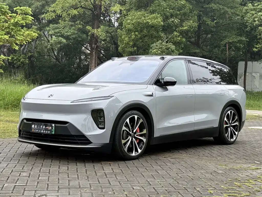 NIO ES8
