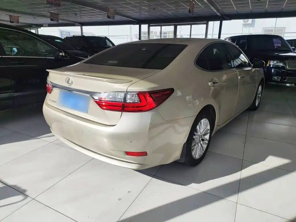 Lexus ES — миниатюра 5