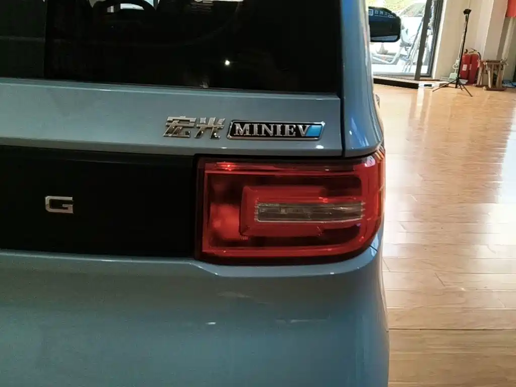 Wuling MINIEV — миниатюра 8
