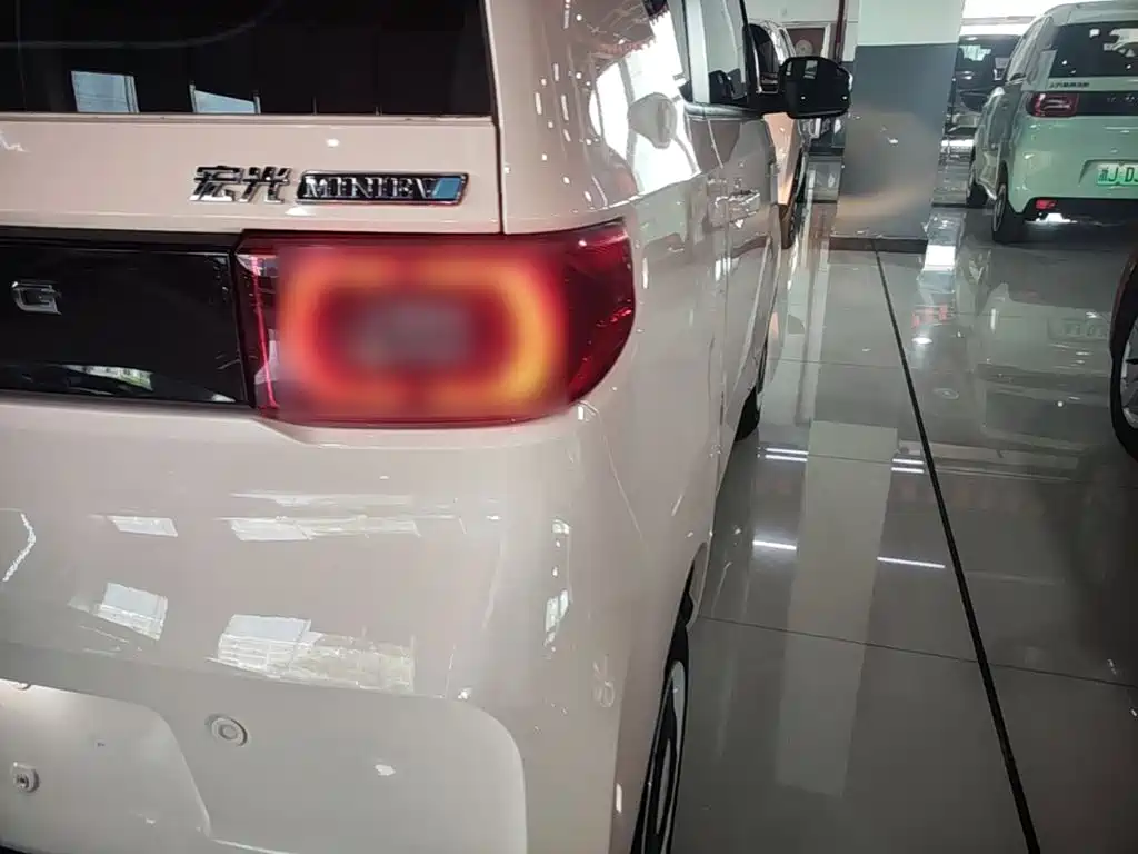 Wuling MINIEV — миниатюра 8
