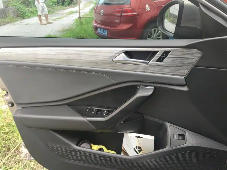 Volkswagen Sagitar — миниатюра 7