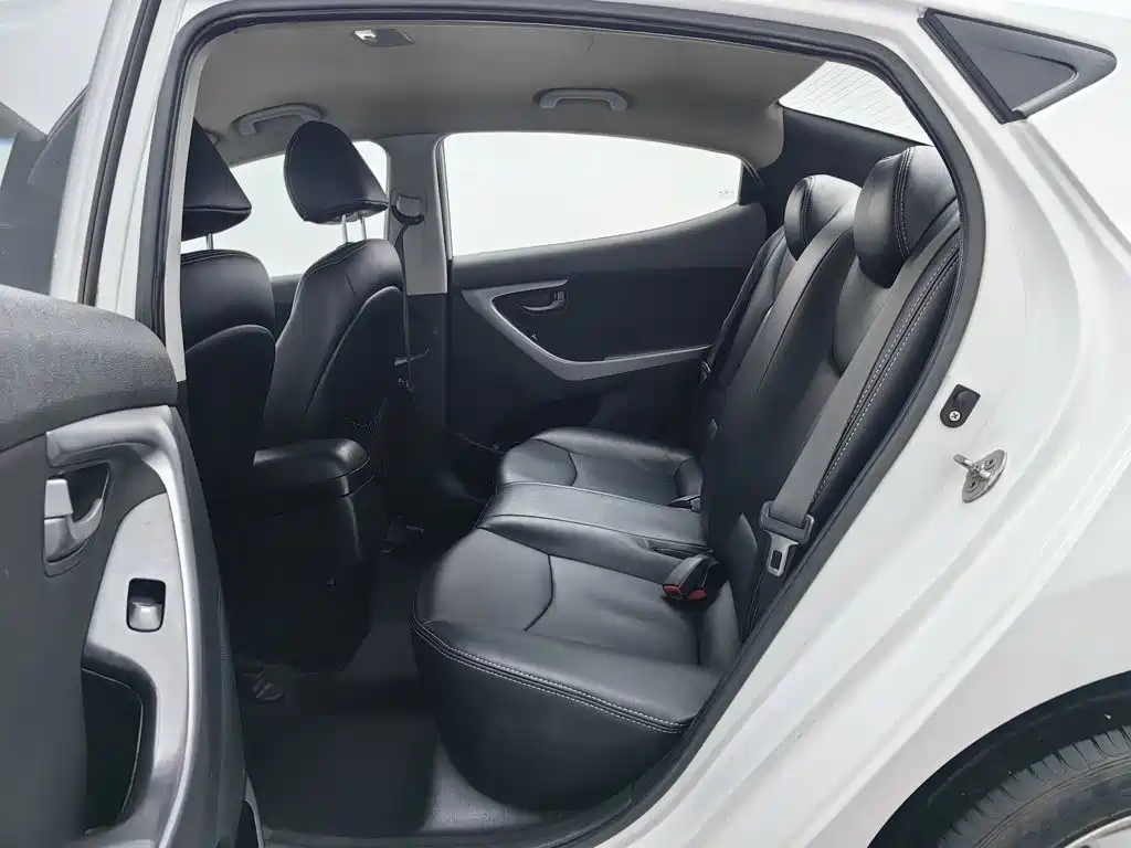 Hyundai Elantra Langdong — миниатюра 15