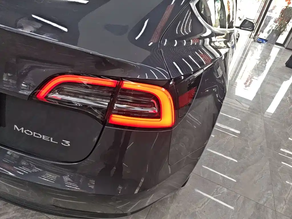 Tesla Model 3 — миниатюра 8