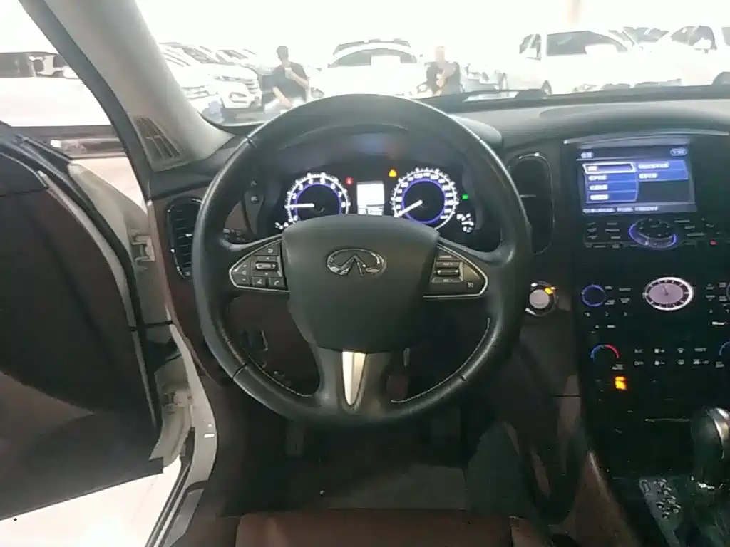 Infiniti QX50 — миниатюра 11