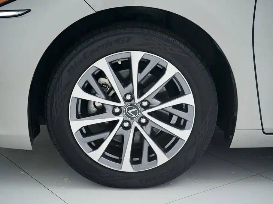 Lexus ES — миниатюра 22
